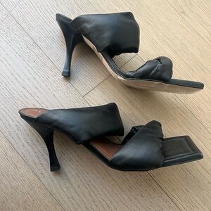 Alohas Black Puffy Heeled Sandals